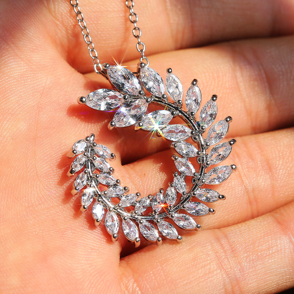 Versatile Leaf Clavicle Necklace