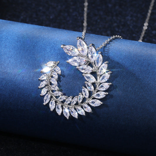 Versatile Leaf Clavicle Necklace